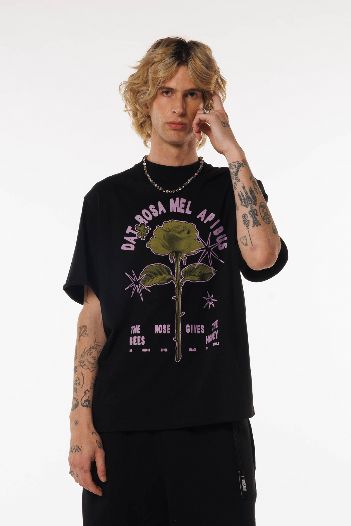 Dat Rosa Mel Apibus - T-shirt